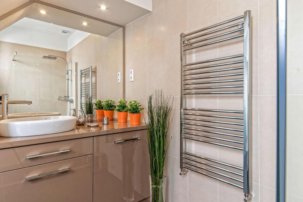 Luxury Paulay Street Apartment