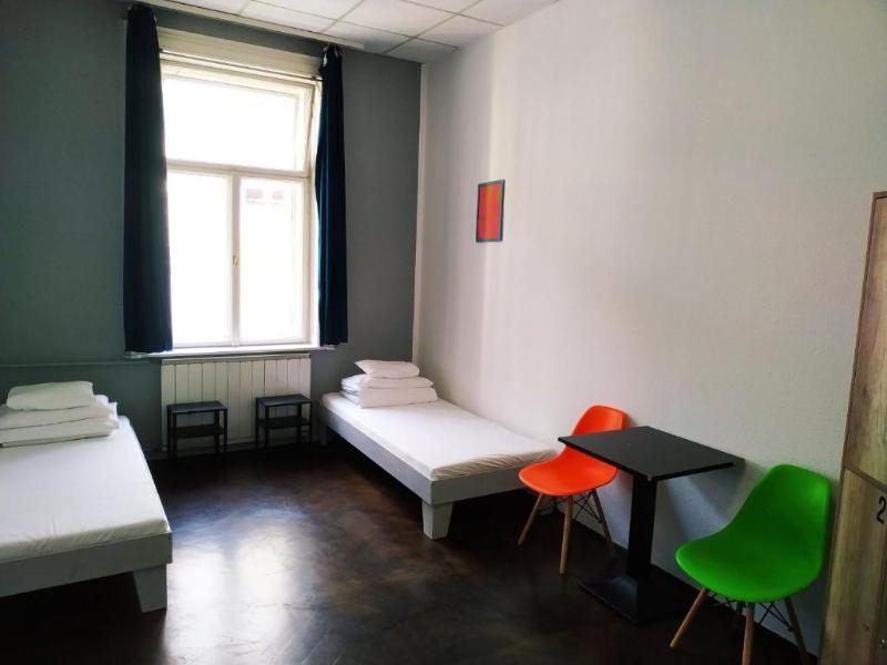 Auberge de jeunesse 2b &