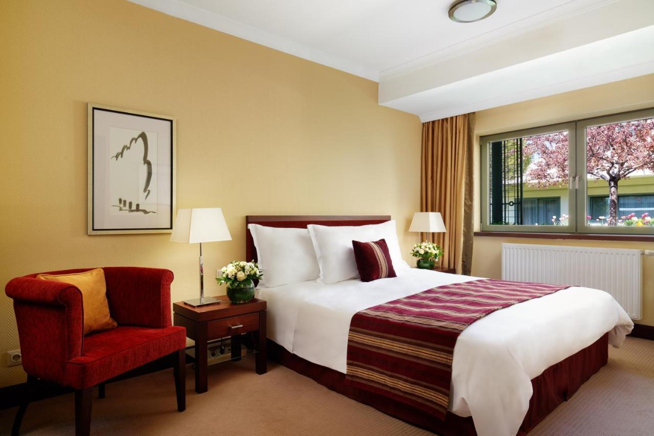 Corinthia Hotell
