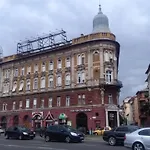 Julia Apartman.