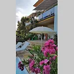 Hillside Apartment With Ac & Heating In Grande Maison