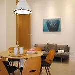 Stylish Studios Apartment In The City Center With Air Conditioning