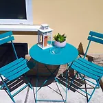 Stylish Holiday Art Apartment - Wifi & Great Location