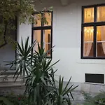 Var-Lak A Budai Varban