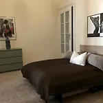 Elegant & Stylish Apartment City Center