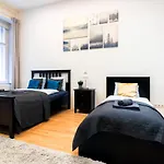 Downtown Quentin Apartment By Anna