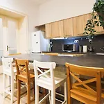 Downtown Quentin Apartment By Anna