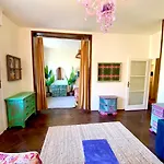 Lovely Cosy Art Flat At City Center
