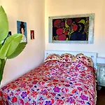 Lovely Cosy Art Flat At City Center