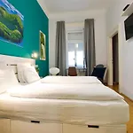 Standard Apartment By Hi5 - St. King Street 16.