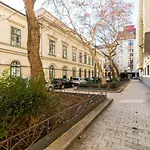 Károlyi street - central location quiet place 2ppl