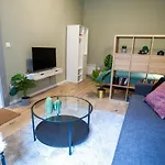 Cozy Apartment On The Boulevard.