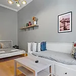 Venus Apartments - Akacfa II
