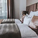 Emerald Luxury Downtown Apartment With Free Sauna & Gym