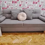 6-Pack Apartment In The Party District