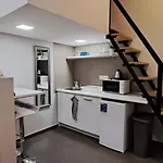 6-Pack Apartment In The Party District