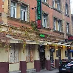6-Pack Apartment In The Party District
