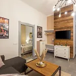 Central Quentin Home With Sauna Next To The New York Cafe