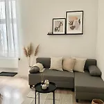 Cozy Apartment In Central Budapest