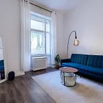 Stylish Central Apartment