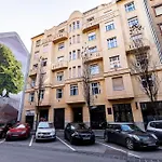 Stylish Central Apartment