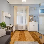 Z44- Boutique Apartment, Best Location. By Bqa