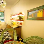 Cosy Art Flat Downtown Buda