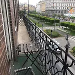 Spacious Apartman In The Center