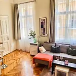 Szondi - Close To The Zoo