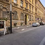 Joyous Era Apartment