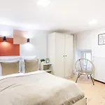 Cityscape Budget Apartments Doubledecker B