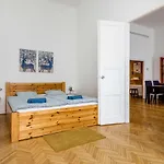 Spacious And Bright Family Home In The Inner City
