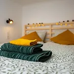 Green Goblin Apartment With Free Private Parking