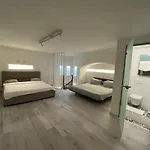 Brand New Luxury Apartment In Absolute Downtown