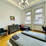 Spacious 4Br Oasis In Central Budapest - Bp Sky