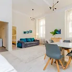 Dohany Str Downtown Apartment