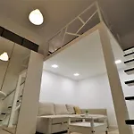 Roxy Studio 4-B