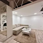 Roxy Studio 4-B