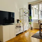 Bauhaus Flat In Amazing Location