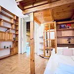 Ulloi Apartment - Unique Style Near Corvin