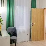 Green Eden Cozy Modern Retreat