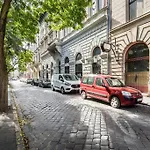 Klauzal Garden City Apartments