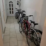 Anna 2 Bedrooms 2 Bathrooms 6 Bikes