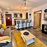 Vinyl Gozsdu Apartments
