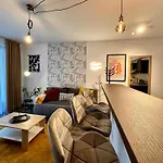 Vinyl Gozsdu Apartments