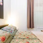 Luxe Haven On Lonyay By Newave Apartments