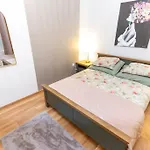 Luxe Haven On Lonyay By Newave Apartments
