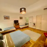 Astoria Center 8