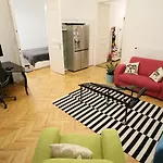 Cosy Loft Flat Next To The Margaret Island