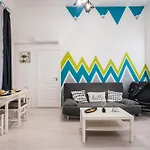 Triangle Apartment - Free Parking!